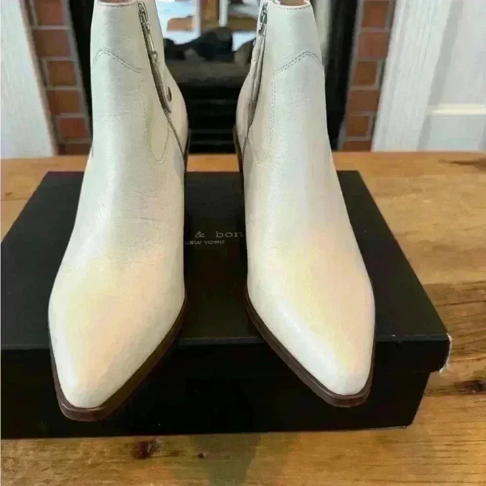 Rag & Bone Razor Boot ~Antq White~9.5 / 39.5 ~ NEW IN BOX WITH DUST BAG TOO 😳!!